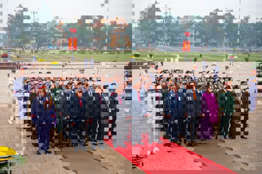 Lãnh đạo Đảng, Nhà nước, thành phố Hà Nội vào Lăng viếng Chủ tịch Hồ Chí Minh