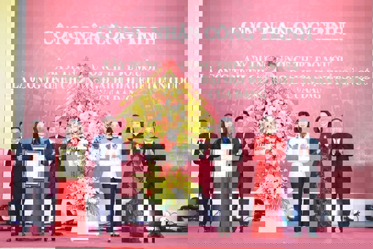 Hà Nội gắn biển Công trình chào mừng Đại hội XIV của Đảng 