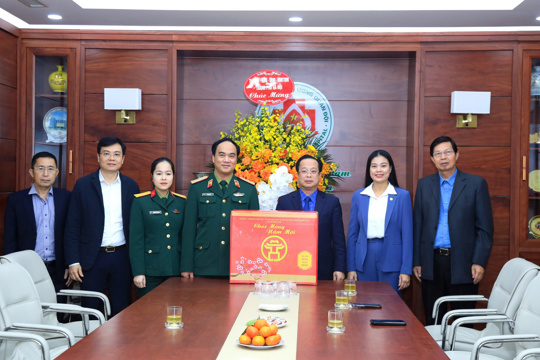  Phó Chủ tịch Thường trực HĐND Thành phố Trần Thế Cương thăm, chúc Tết Bệnh viện Trung ương Quân đội 108