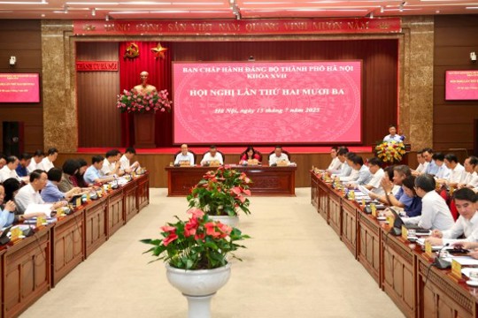 Thảo luận công tác nhân sự Đại hội Đảng bộ thành phố Hà Nội lần thứ XVIII 