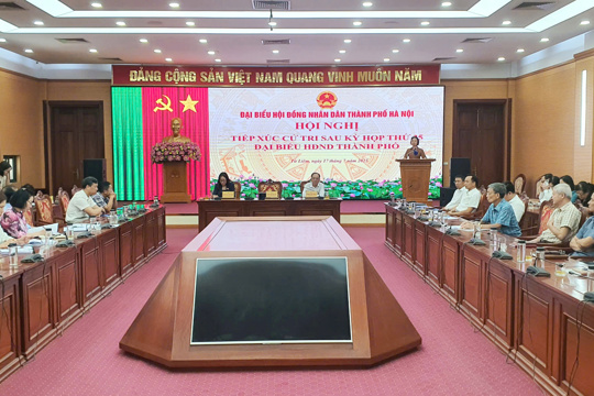 Phó Chủ tịch HĐND Thành phố Phạm Thị Thanh Mai tiếp xúc cử tri sau Kỳ họp 25