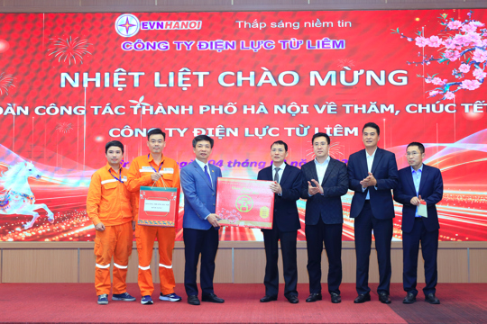 Phó Chủ tịch HĐND Thành phố Phạm Quí Tiên thăm, chúc Tết Công ty Điện lực Từ Liêm 