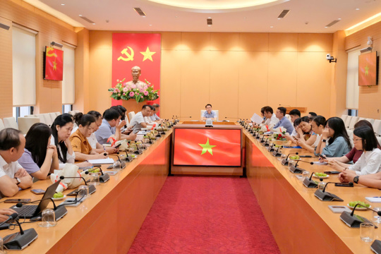 Văn phòng Đoàn ĐBQH và HĐND Thành phố: Chào cờ, sinh hoạt chính trị và sơ kết nhiệm vụ 7 tháng đầu năm 2025