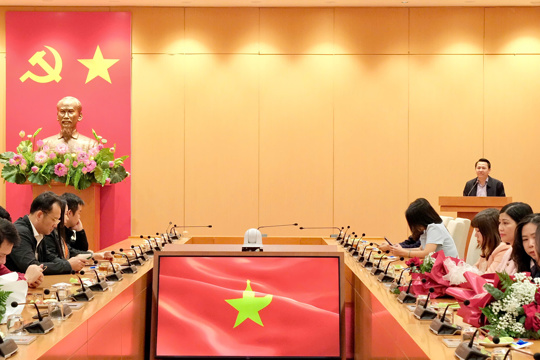 Văn phòng Đoàn ĐBQH và HĐND Thành phố: Chào cờ và sinh hoạt chính trị tháng 12/2025 