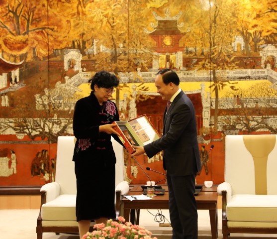 Phó Chủ tịch Thường trực HĐND thành phố Hà Nội Nguyễn Ngọc Tuấn tiếp đoàn đại biểu tỉnh Vân Nam (Trung Quốc)