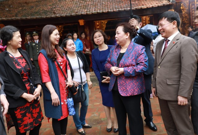 Chủ tịch HĐND Thành phố Nguyễn Thị Bích Ngọc kiểm tra công tác tổ chức lễ hội Đền Sóc 