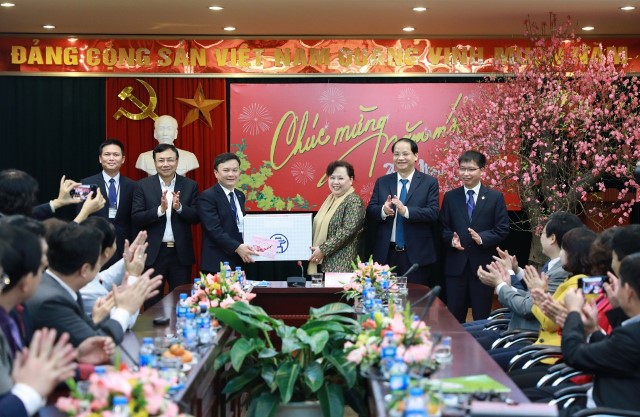 Chủ tịch HĐND thành phố chúc Tết Công ty TNHH một thành viên công viên cây xanh Hà Nội 