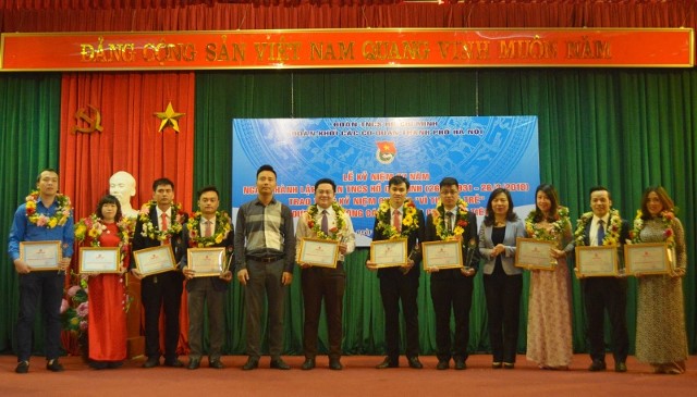 Đoàn viên Chi đoàn thanh niên cơ quan VP Đoàn ĐBQH và Vp HĐND Thành phố được tuyên dương gương công chức trẻ tiêu biểu năm 2017 