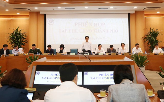 Phó Chủ tịch HĐND Thành phố Phùng Thị Hồng Hà dự họp tập thể UBND thành phố Hà Nội phiên tháng 3-2019