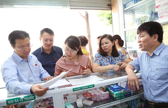 Giám sát việc quản lý ngành y, dược tư nhân trên địa bàn quận Hai Bà Trưng và Hà Đông