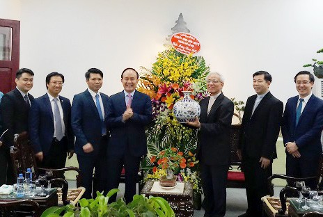 Phó Chủ tịch Thường trực HĐND TP thăm, chúc mừng Tòa Giám mục Bắc Ninh