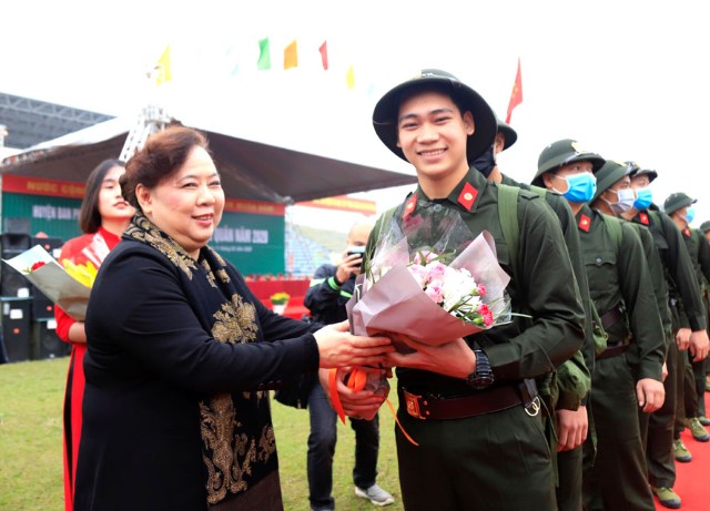 Thường trực HĐND Thành phố dự lễ giao nhận quân tại các địa phương