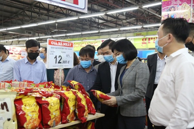 Khảo sát công tác triển khai Bệnh viện dã chiến số 2 và kiểm tra công tác phòng, chống dịch bệnh Covid-19 tại thị xã Sơn Tây