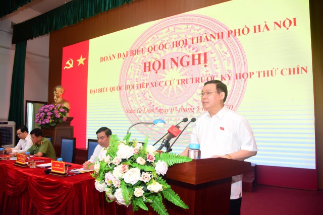 Đồng chí Vương Đình Huệ - Ủy viên Bộ Chính trị, Bí thư Thành ủy, Trưởng đoàn Đại biểu Quốc hội TP Hà Nội tiếp xúc cử tri quận Nam Từ Liêm