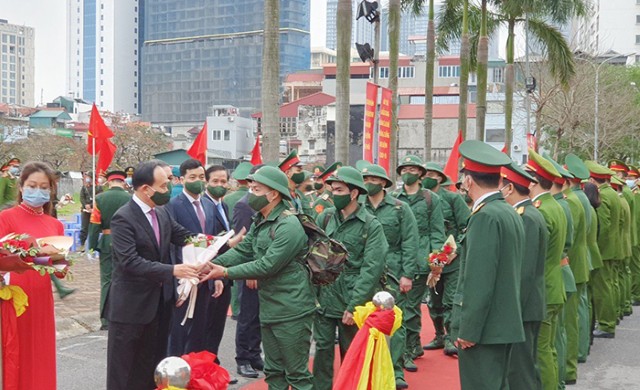 Chủ tịch HĐND thành phố Nguyễn Ngọc Tuấn đã dự lễ giao nhận quân năm 2021 của quận Ba Đình