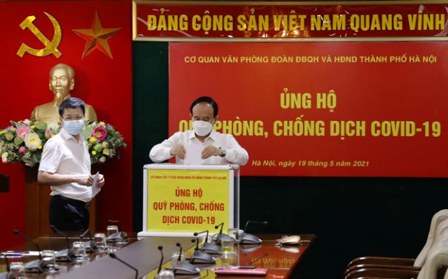 Cơ quan Văn phòng Đoàn đại biểu Quốc hội và HĐND thành phố Hà Nội ủng hộ Quỹ phòng, chống dịch Covid-19 
