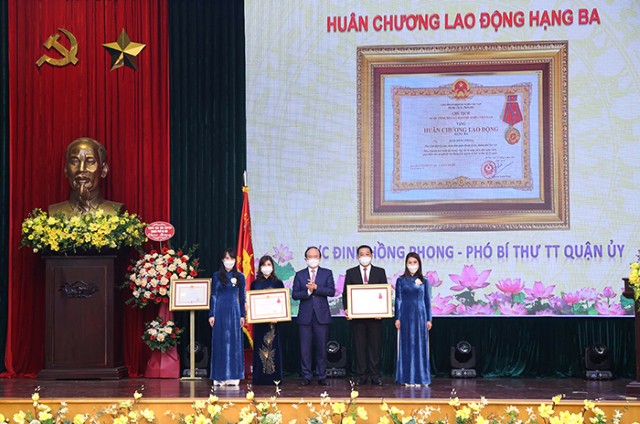 Chủ tịch HĐND TP Nguyễn Ngọc Tuấn dự, phát biểu tại Lễ đón nhận Huân chương Độc lập hạng Nhất của quận Hoàn Kiếm