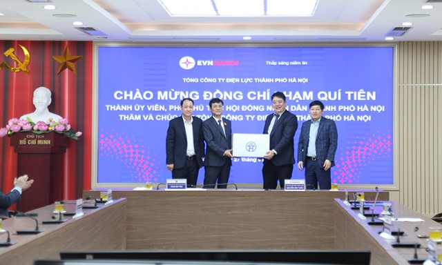 Phó Chủ tịch Hội đồng nhân dân Thành phố Phạm Quí Tiên thăm, chúc Tết Tổng Công ty Điện lực Hà Nội 