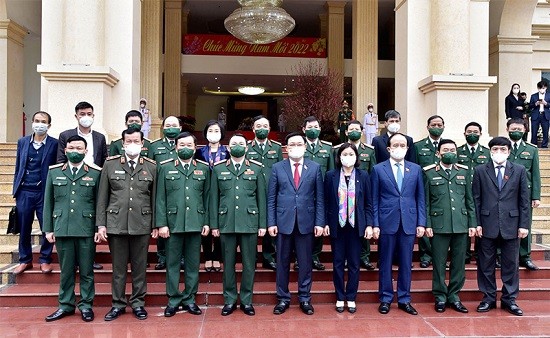 Chủ tịch Quốc hội Vương Đình Huệ thăm, làm việc và chúc Tết Bộ Tư lệnh Thủ đô Hà Nội 