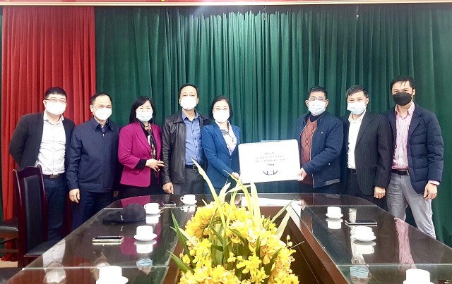 Lãnh đạo Đoàn ĐBQH thành phố Hà Nội trao quà, chúc Tết tại phường Nhật Tân