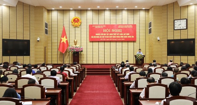 Quán triệt kết luận, quy định của hội nghị lần thứ tư Ban Chấp hành Trung ương Đảng (khoá XIII)