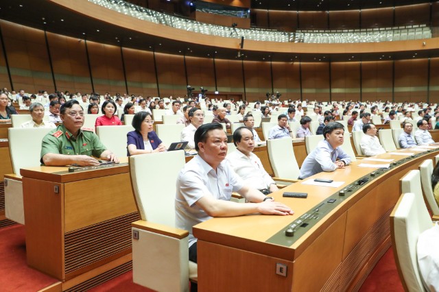 Đại biểu Quốc hội thành phố Hà Nội thảo luận về dự án Luật Khám bệnh, chữa bệnh (sửa đổi)