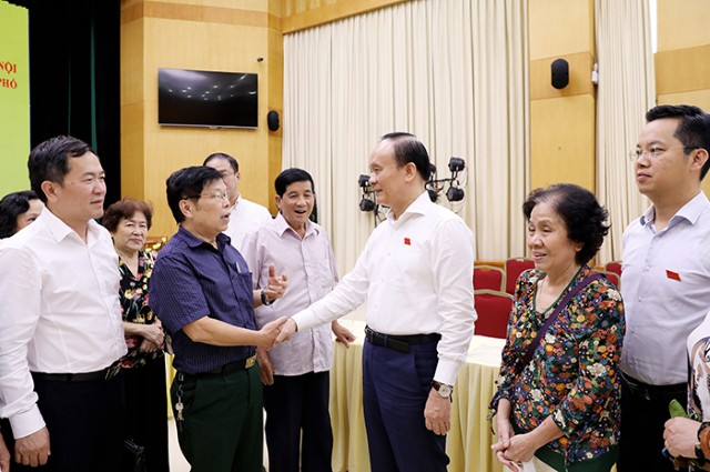 Chủ tịch HĐND thành phố Hà Nội Nguyễn Ngọc Tuấn tiếp xúc cử tri quận Hoàn Kiếm