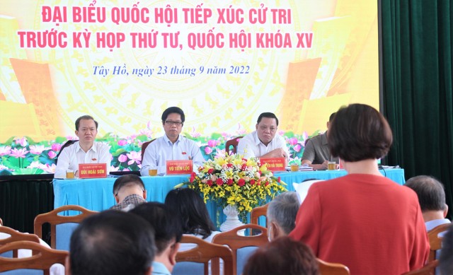 Đại biểu Quốc hội thành phố Hà Nội tiếp xúc cử tri quận Tây Hồ