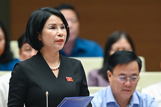 Đại biểu thảo luận, đóng góp ý kiến vào dự thảo Luật Khám bệnh, chữa bệnh (sửa đổi)