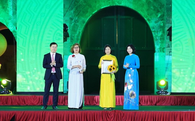 Trao giải báo chí về phát triển văn hóa và xây dựng người Hà Nội thanh lịch, văn minh lần thứ V - năm 2022