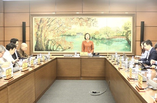 Đại biểu Quốc hội thảo luận tổ về dự án Luật Bảo vệ quyền lợi người tiêu dùng và Luật Giao dịch điện tử (sửa đổi)