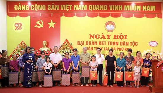 Phó Chủ tịch HĐND Thành phố Phạm Quí Tiên dự Ngày hội Đại đoàn kết toàn dân tộc tại huyện Thạch Thất