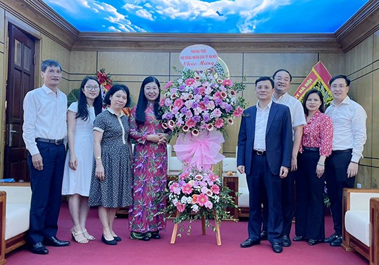 Thường trực HĐND thành phố chúc mừng Ủy ban MTTQ Việt Nam thành phố Hà Nội nhân ngày truyền thống