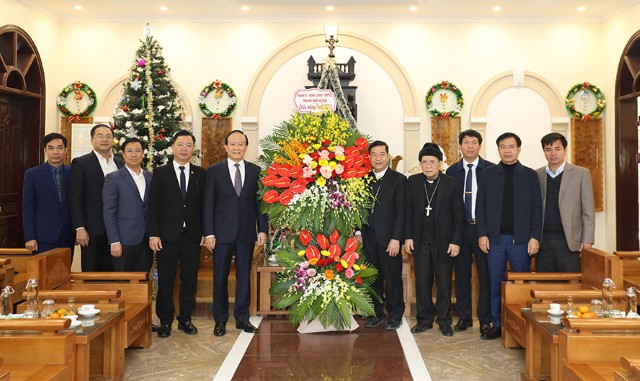 Chủ tịch HĐND thành phố Nguyễn Ngọc Tuấn chúc mừng Giáo phận Hưng Hóa nhân dịp Lễ Giáng sinh