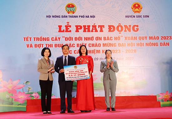 Phó Chủ tịch Thường trực HĐND Thành phố Phùng Thị Hồng Hà dự lễ phát động Tết trồng cây tại huyện Sóc Sơn