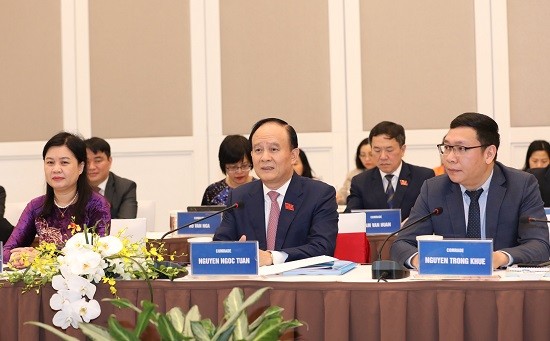 Trao đổi kinh nghiệm hoạt động của cơ quan dân cử với Đoàn đại biểu Quốc hội Lào