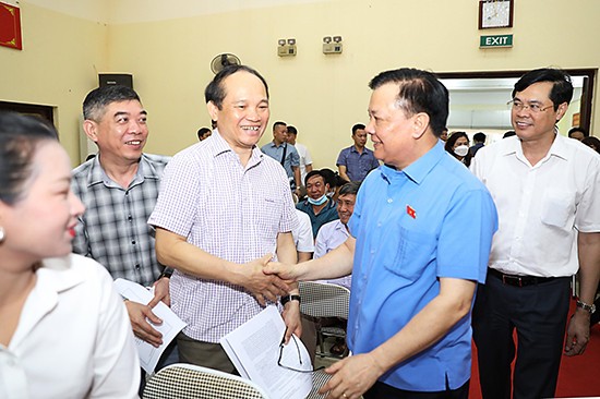 Bí thư Thành ủy, Trưởng đoàn ĐBQH thành phố Hà Nội Đinh Tiến Dũng tiếp xúc cử tri quận Hoàng Mai