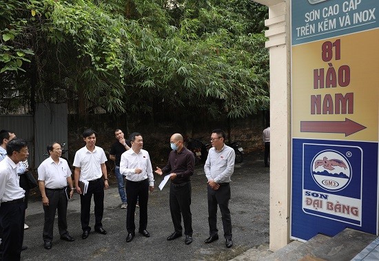 Ban Đô thị HĐND Thành phố khảo sát việc thực hiện di dời cơ sở sản xuất gây ô nhiễm tại quận Đống Đa