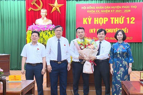 Ông Nguyễn Đình Sơn được bầu là Chủ tịch UBND huyện Phúc Thọ 