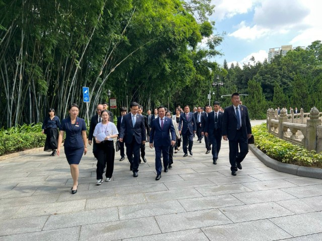 Đoàn đại biểu cấp cao thành phố Hà Nội viếng liệt sĩ Phạm Hồng Thái tại tỉnh Quảng Đông (Trung Quốc) 