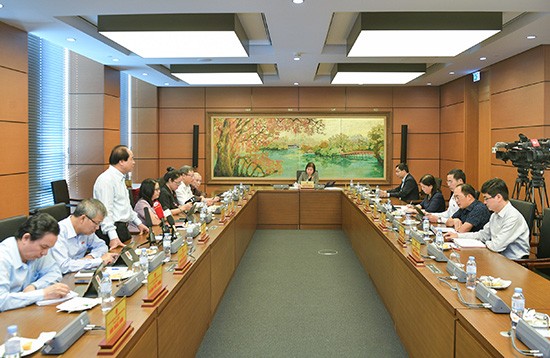 Quốc hội thảo luận ở tổ về dự án Luật Bảo hiểm xã hội (sửa đổi)