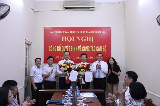 Văn phòng Đoàn ĐBQH và HĐND TP Hà Nội công bố quyết định công tác cán bộ 