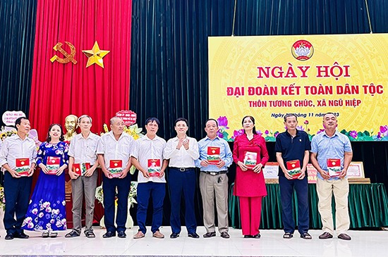 Phó Chủ tịch HĐND Thành phố Phạm Quí Tiên chung vui Ngày hội Đại đoàn kết tại huyện Thanh Trì