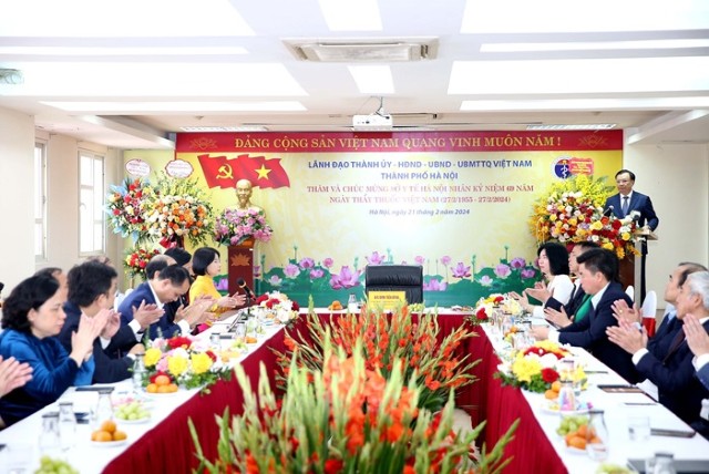Bí thư Thành ủy Đinh Tiến Dũng chúc mừng ngành Y tế Thủ đô nhân Ngày thầy thuốc Việt Nam