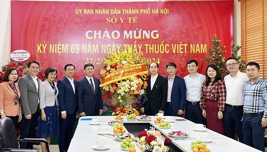 Thường trực HĐND Thành phố Hà Nội thăm, chúc mừng Sở Y tế và Phòng khám A - Bệnh viện Đa khoa Xanh Pôn