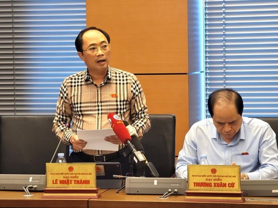 Quốc hội thảo luận tại tổ về Dự án Luật Cảnh vệ và Luật Quản lý, sử dụng vũ khí, vật liệu nổ và công cụ hỗ trợ 