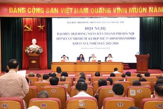 Phó Chủ tịch UBND Thành phố Vũ Thu Hà tiếp xúc cử tri quận Long Biên