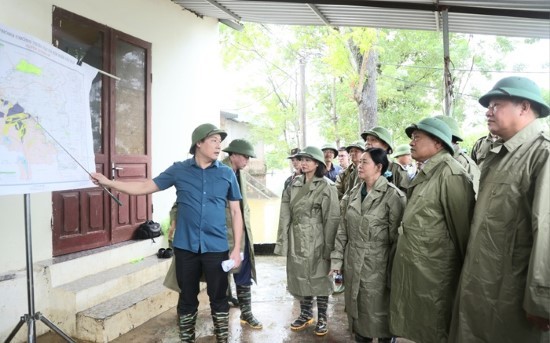 Chủ động các phương án, đảm bảo tuyệt đối an toàn tính mạng người dân vùng lũ