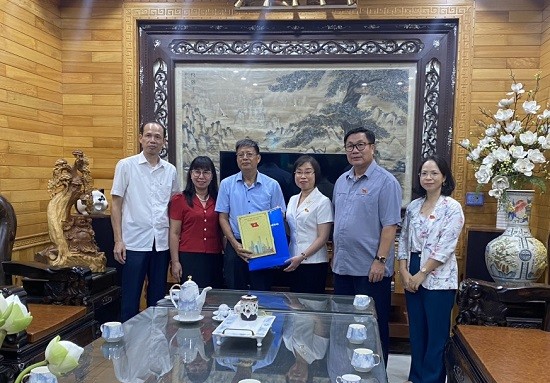 Đoàn đại biểu Quốc hội thành phố Hà Nội thăm, tặng quà người có công tại quận Bắc Từ Liêm