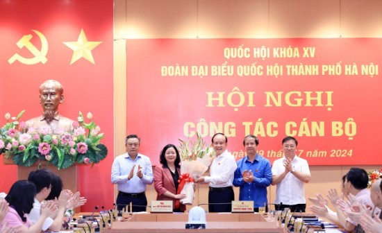 Đồng chí Bùi Thị Minh Hoài được bầu làm Trưởng đoàn đại biểu Quốc hội thành phố Hà Nội